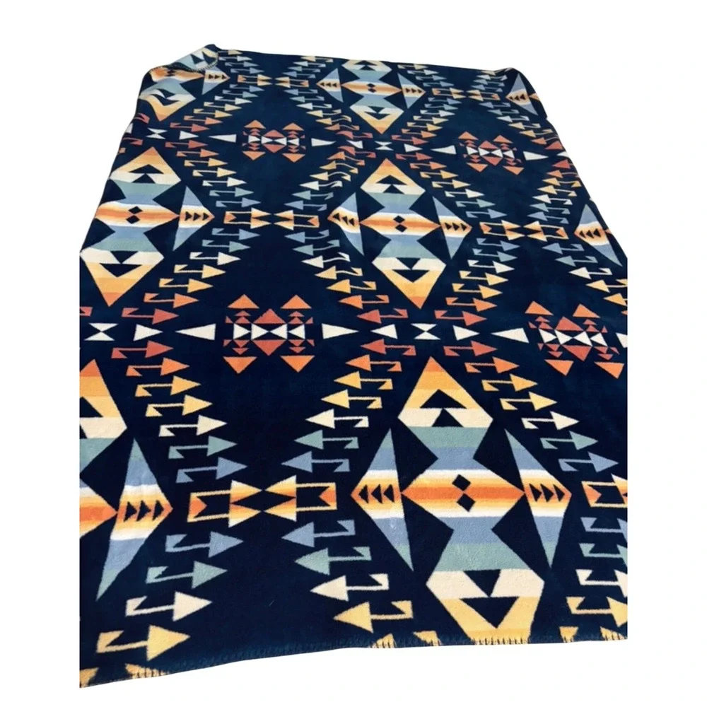 Pendleton Southwestern Fleece Throw Blanket Geometric Whipstitch 71